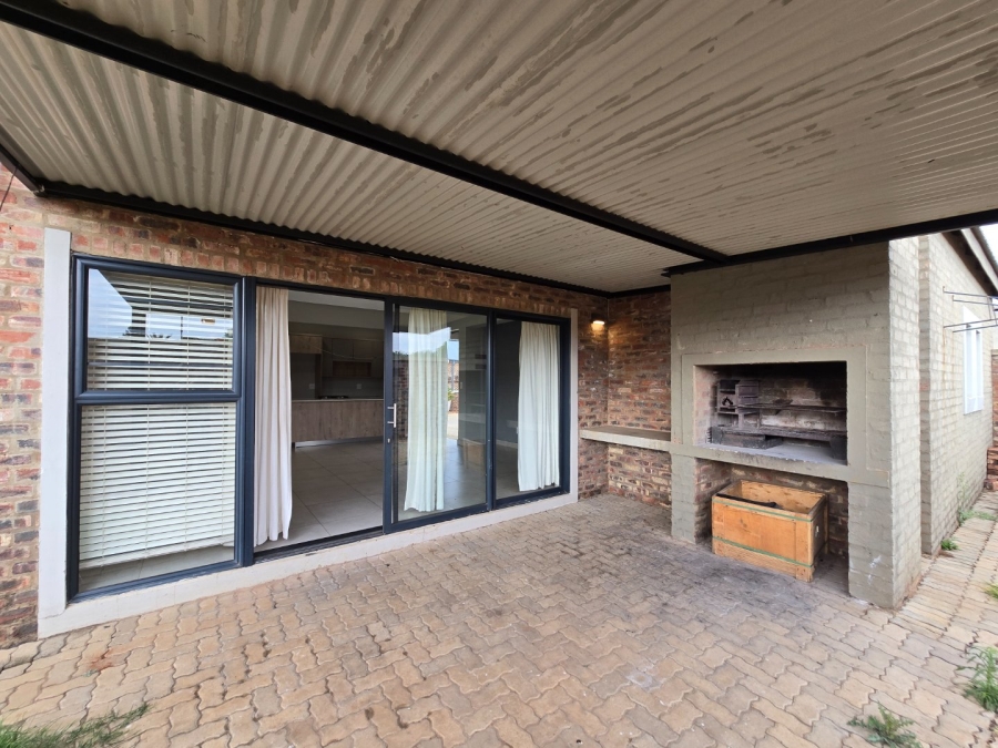 3 Bedroom Property for Sale in Van Der Hoff Park North West